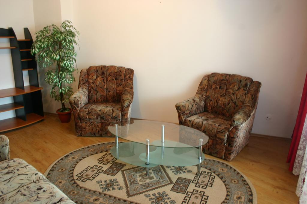 Apartament Salonul Rosu Bacău Zewnętrze zdjęcie