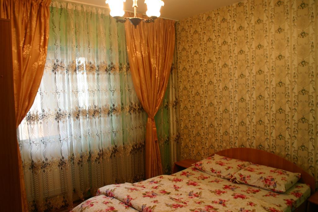 Apartament Salonul Rosu Bacău Zewnętrze zdjęcie