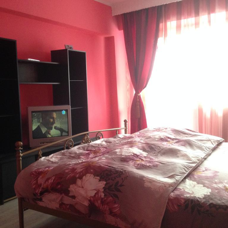 Apartament Salonul Rosu Bacău Zewnętrze zdjęcie